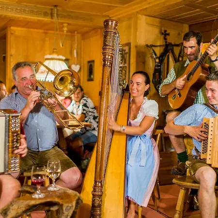 Loewen By Montafoner Hof Πανδοχείο Schruns